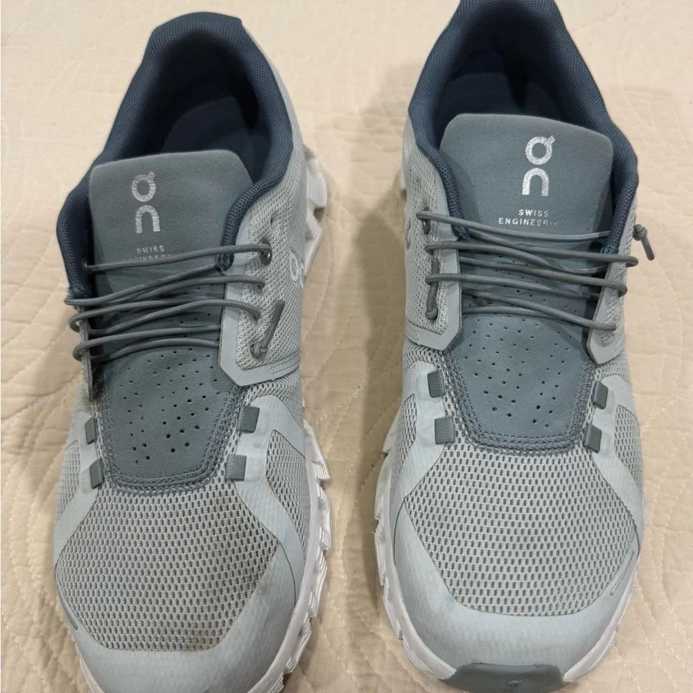 On Running sleek breathable